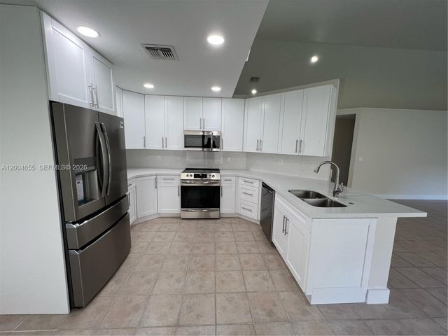 2806 Oak Grove Rd, Davie, FL 33328