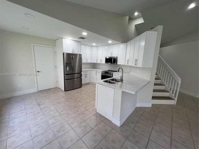 2806 Oak Grove Rd, Davie, FL 33328