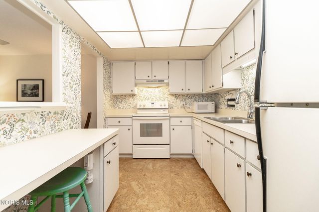 5679 Monroe Street, Unit 109, Sylvania, OH 43560
