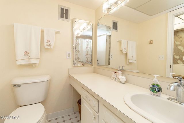 5679 Monroe Street, Unit 109, Sylvania, OH 43560