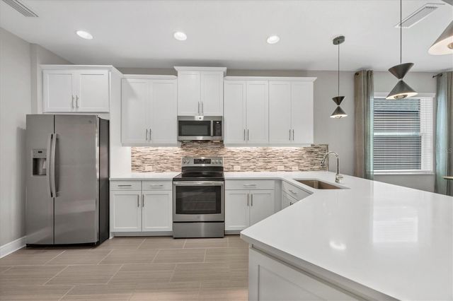 6030 AMBERLY DRIVE, Bradenton, FL 34208