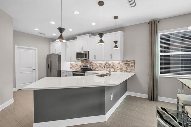 6030 AMBERLY DRIVE, Bradenton, FL 34208