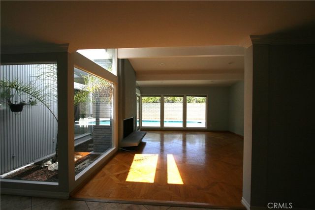 11400 Dona Evita, Los Angeles, CA 91604