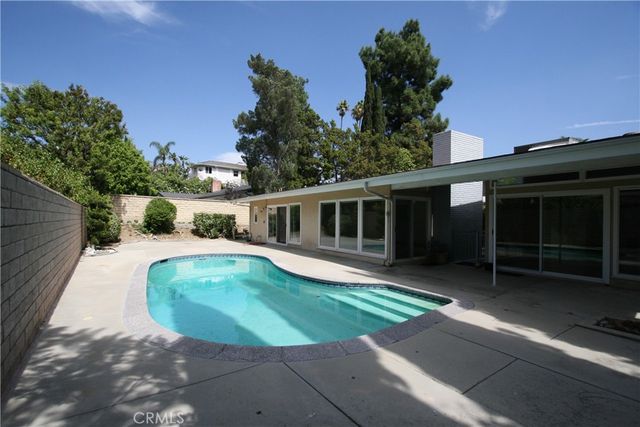 11400 Dona Evita, Los Angeles, CA 91604