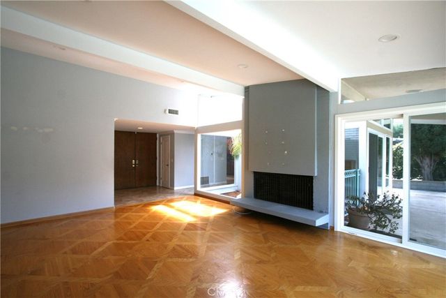 11400 Dona Evita, Los Angeles, CA 91604