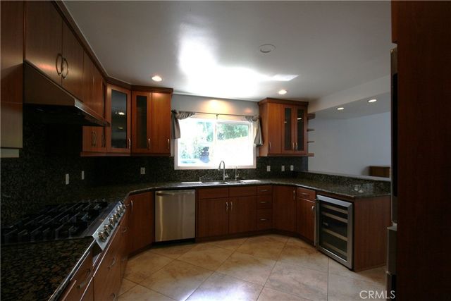11400 Dona Evita, Los Angeles, CA 91604