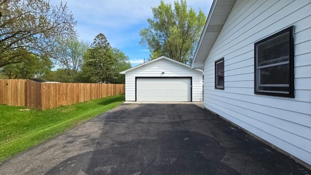 8647 Hyde Avenue S, Cottage Grove, MN 55016