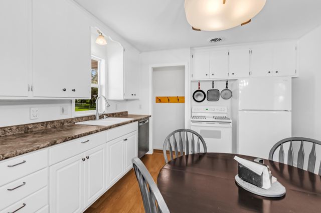8647 Hyde Avenue S, Cottage Grove, MN 55016