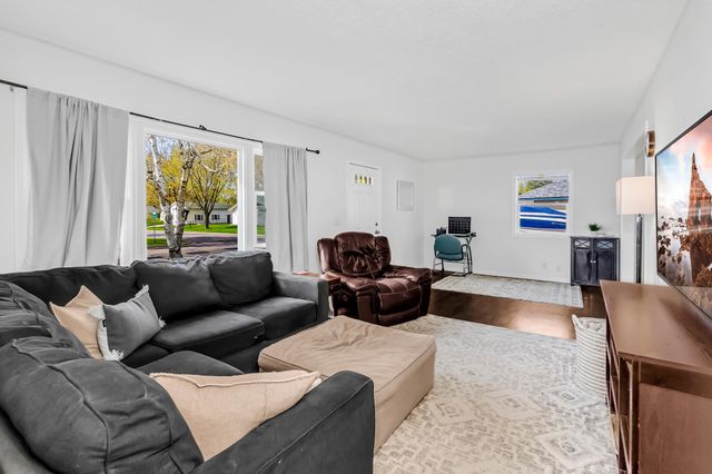 8647 Hyde Avenue S, Cottage Grove, MN 55016