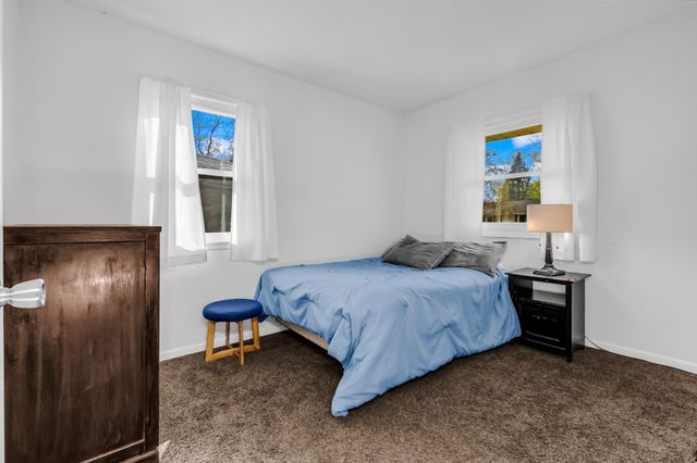 8647 Hyde Avenue S, Cottage Grove, MN 55016