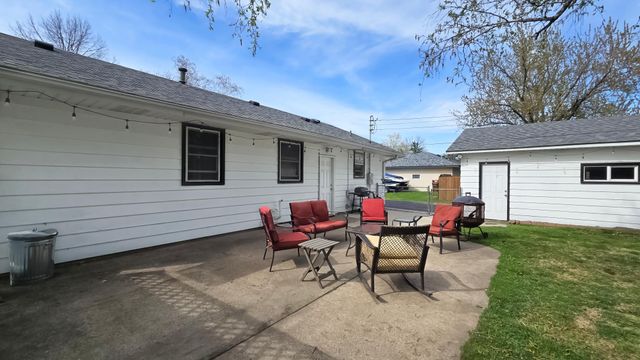 8647 Hyde Avenue S, Cottage Grove, MN 55016