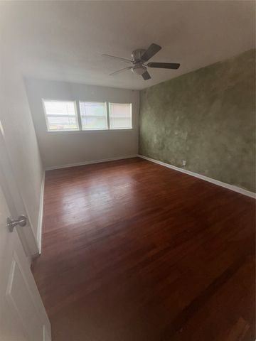 6033 Ramey Avenue, Fort Worth, TX 76112