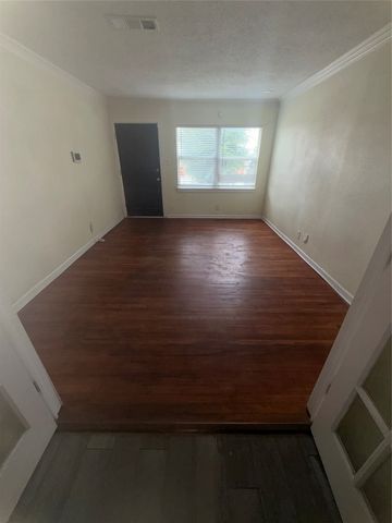 6033 Ramey Avenue, Fort Worth, TX 76112