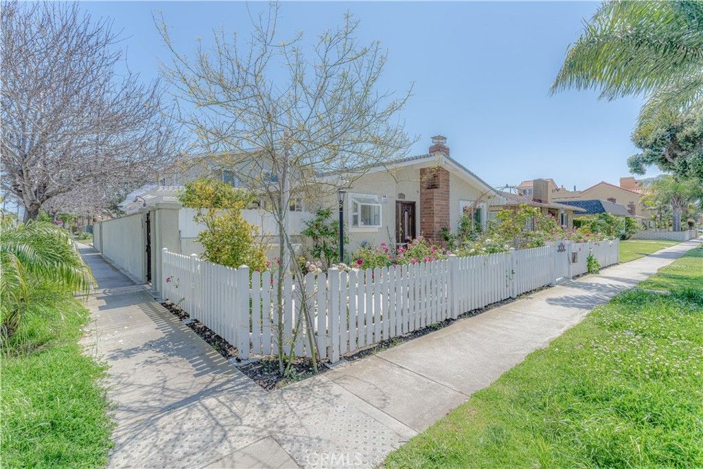 526 17th Street, Huntington Beach, CA 92648 — exterior