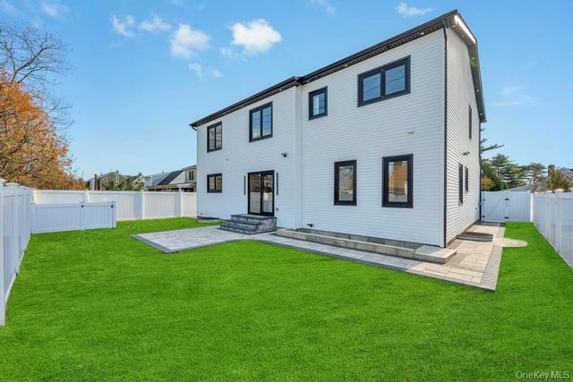 41 Coachman Lane, Levittown, NY 11756