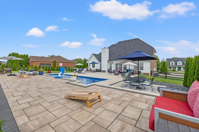 210 Whispering Brook Drive, Nicholasville, KY 40356