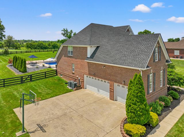 210 Whispering Brook Drive, Nicholasville, KY 40356