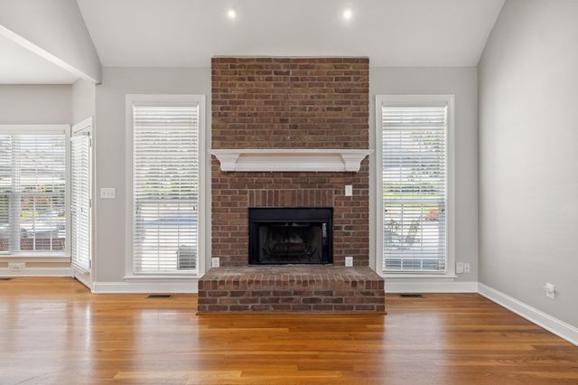 210 Whispering Brook Drive, Nicholasville, KY 40356