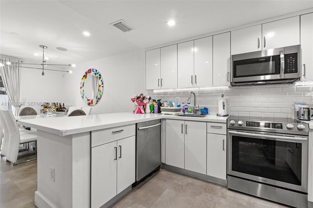 8216 SW 103rd Ave, Miami, FL 33173