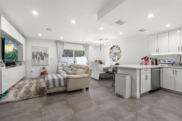 8216 SW 103rd Ave, Miami, FL 33173