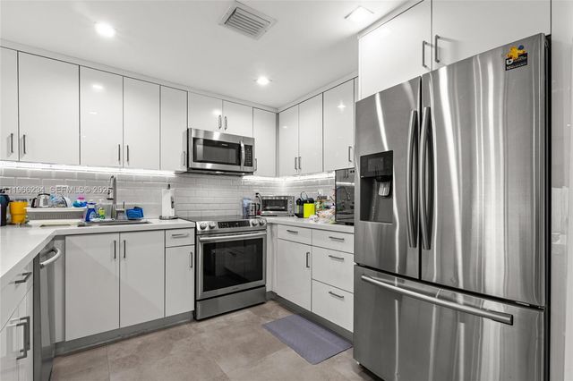 8216 SW 103rd Ave, Miami, FL 33173