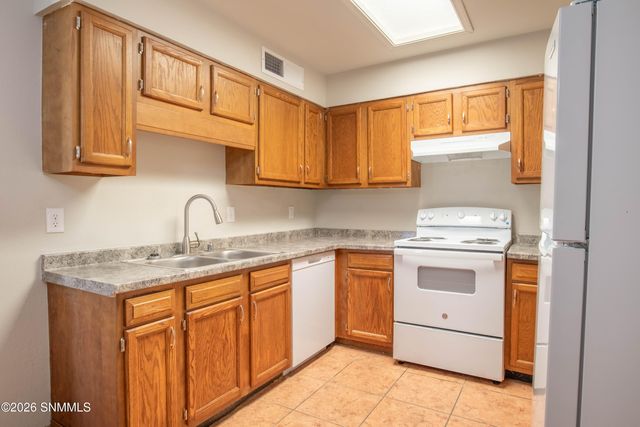 1352 S Esperanza Street, Las Cruces, NM 88001