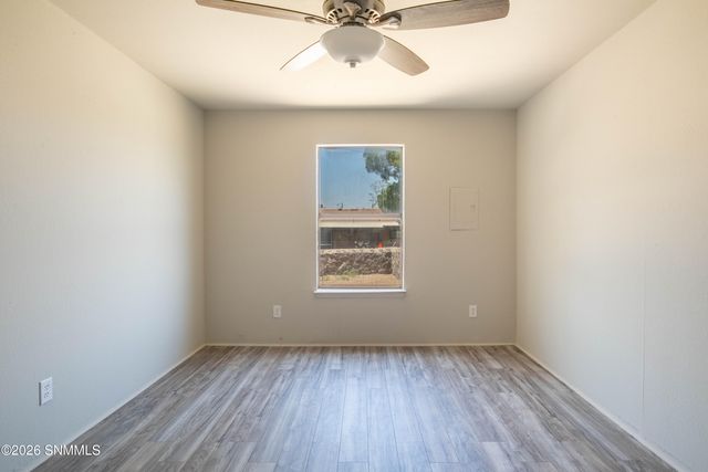 1352 S Esperanza Street, Las Cruces, NM 88001