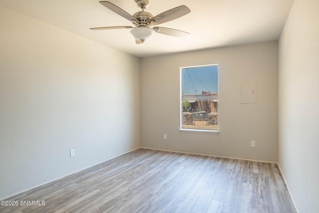 1352 S Esperanza Street, Las Cruces, NM 88001