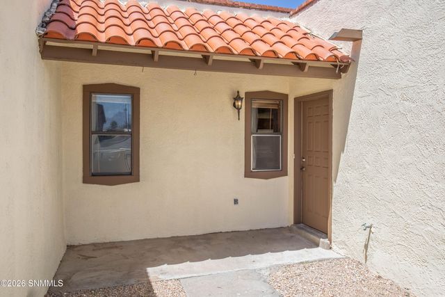 1352 S Esperanza Street, Las Cruces, NM 88001