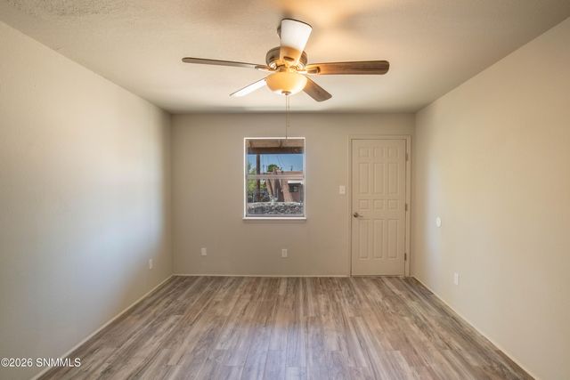 1352 S Esperanza Street, Las Cruces, NM 88001