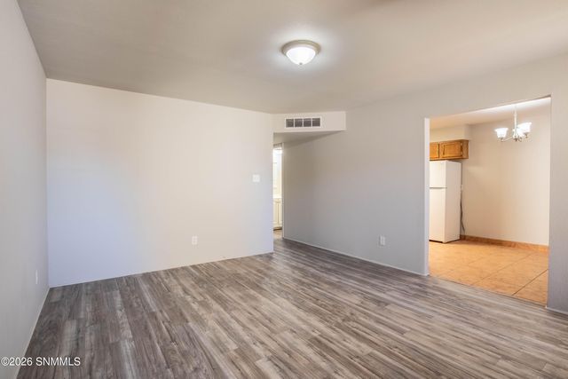 1352 S Esperanza Street, Las Cruces, NM 88001