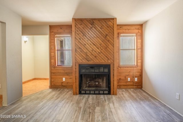 1352 S Esperanza Street, Las Cruces, NM 88001
