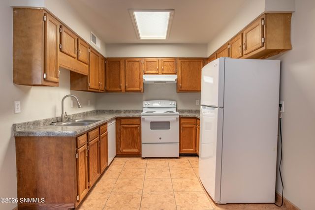 1352 S Esperanza Street, Las Cruces, NM 88001