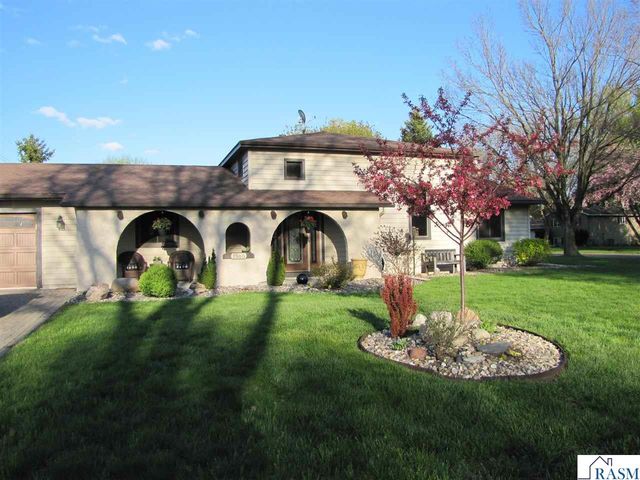 1565 Commerce Drive, North Mankato, MN 56003