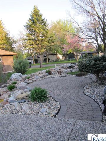 1565 Commerce Drive, North Mankato, MN 56003