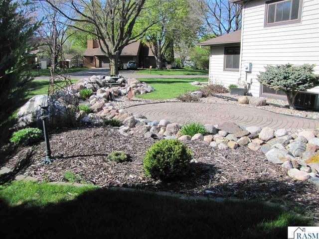 1565 Commerce Drive, North Mankato, MN 56003