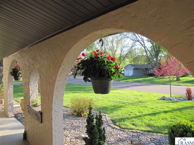 1565 Commerce Drive, North Mankato, MN 56003