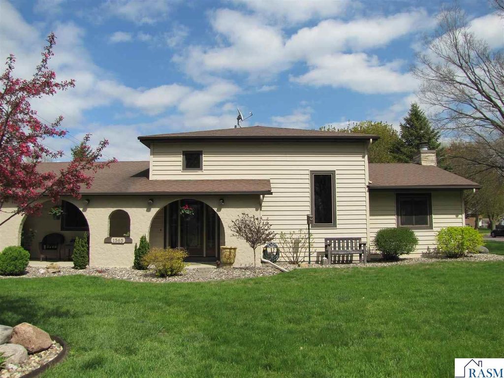 1565 Commerce Drive, North Mankato, MN 56003