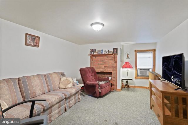 20 E E MADISON STREET, Greencastle, PA 17225