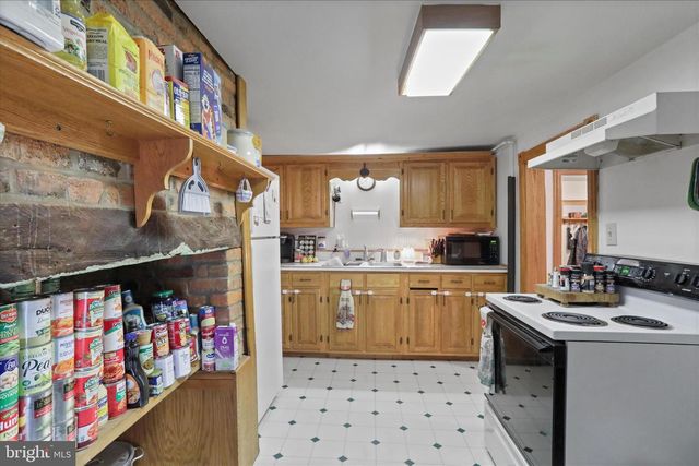 20 E E MADISON STREET, Greencastle, PA 17225