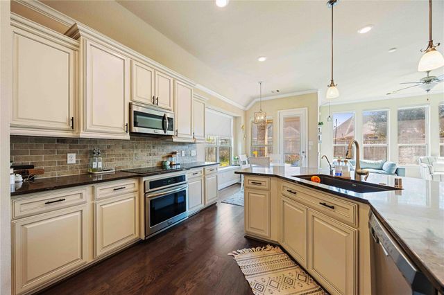 931 Abelia Avenue, Richmond, TX 77406