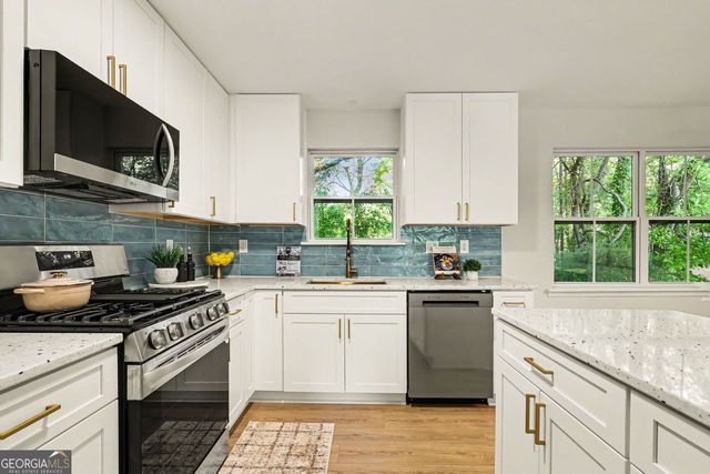 2546 Candler Woods Drive, Decatur, GA 30032