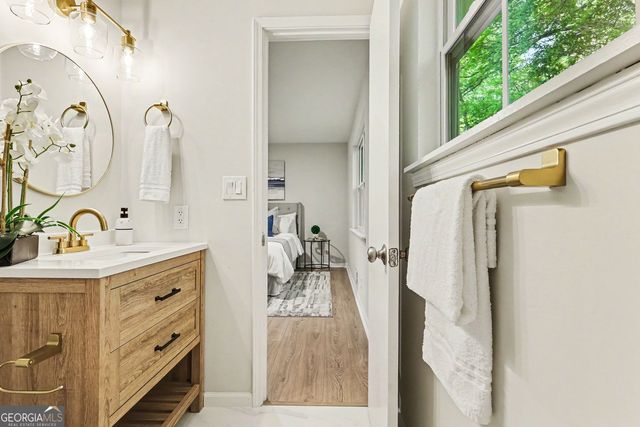 2546 Candler Woods Drive, Decatur, GA 30032