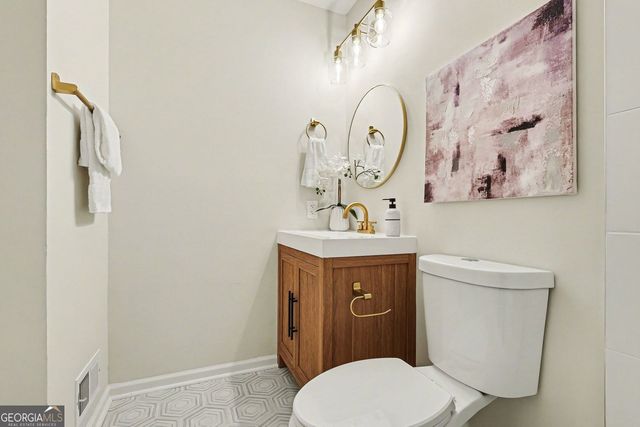 2546 Candler Woods Drive, Decatur, GA 30032