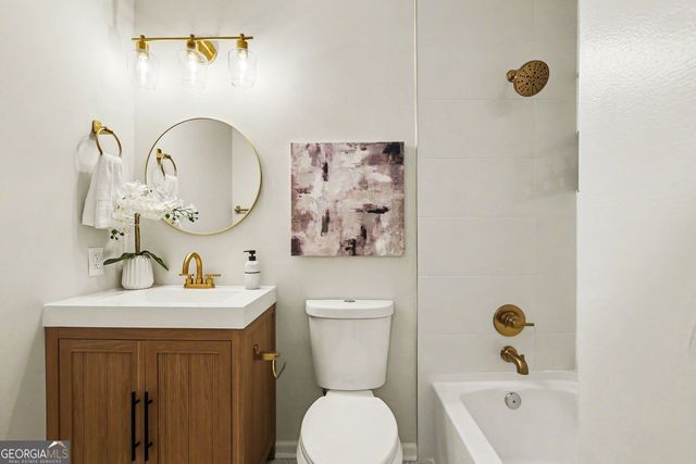 2546 Candler Woods Drive, Decatur, GA 30032