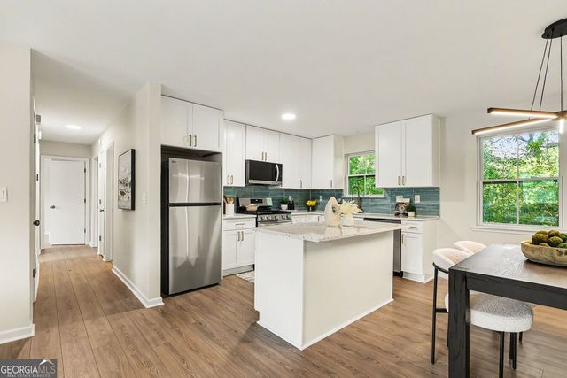 2546 Candler Woods Drive, Decatur, GA 30032