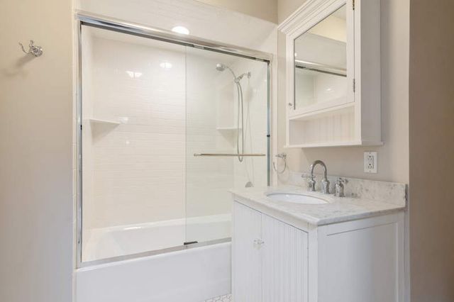 1297 Edgewood Road, Lake Forest, IL 60045