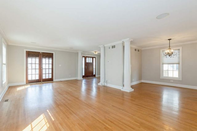 1297 Edgewood Road, Lake Forest, IL 60045