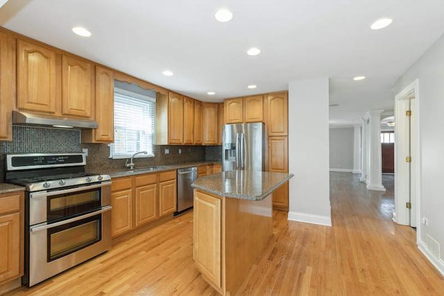 1297 Edgewood Road, Lake Forest, IL 60045