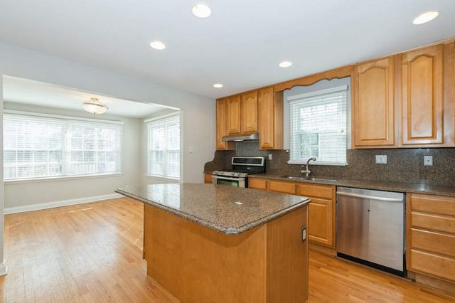 1297 Edgewood Road, Lake Forest, IL 60045